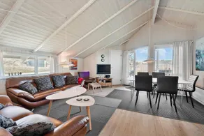 House with terrace, sauna & hot tub - Image 2