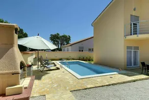 Fully equipped holiday home with barbecue, terrace & private pool - Image 5