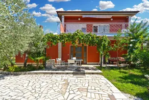 Apartment with barbeque & terrace - Image 3