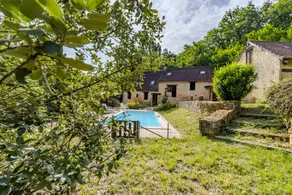 Holiday home with BBQ, garden & pool - Image 3