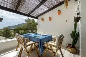 Maison avec piscine, terrasse et jardin | Vue montagne - Image 3
