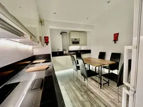Atractiva casa vacacional apta para familias con jardín - Image 3