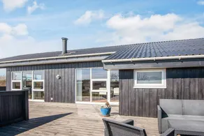 House with terrace & hot tub - Image 2