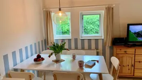 Agréable appartement de vacances entièrement équipé avec terrasse et jardin | Vue jardin - Image 5