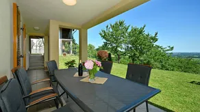 Lovely villa with jacuzzi, garden & barbecue - Image 3