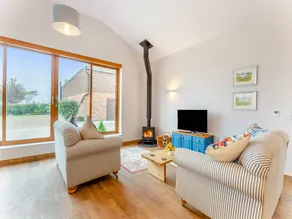 Family-friendly wonderful cottage with barbecue & garden | River view | Pet-friendly - Image 2