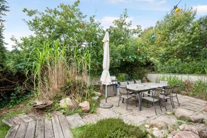 Lovely beach home enveloped in green surroundings - Image 3