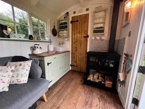 Romantic Shepherd Hut for a Glamping Getaway near Northumberland, England - Image 3