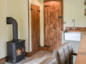 Children-friendly lovely cottage with jacuzzi & garden | River view | Pets are welcome - Image 2