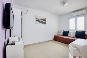 3-Zimmer-Ferienwohnung am Strand Sparadici, Sibenik (A-19870-c) - Image 3