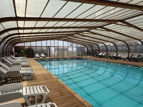 Mobile home with heated pool & terrace - Image 3