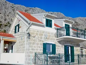 House with garden & terrace - Image 3