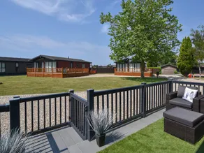 Family-friendly cottage with pool & garden | Beach view - Image 3