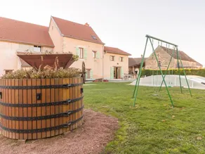 Cottage with private pool & barbecue - Image 2