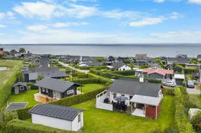 Fully equipped house with garden, terrace & barbeque | Sea view | Dogs allowed - Image 2