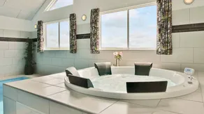 House with garden, terrace & private pool - Image 3