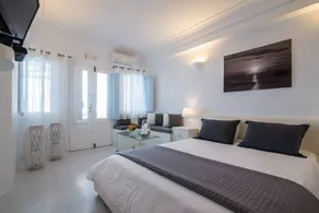 Lyris Suite, Wonderful Sea Views, Heated Outdoor Jacuzzi, Imerovigli - Image 5