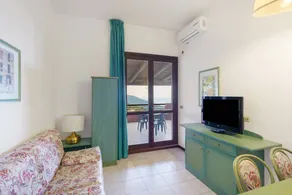P. R. Club - One-Bedroom Faro 31 with Sea View, Private Terrace and Air Conditioning - Image 4