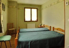Cottage with barbecue, terrace & garden - Image 4