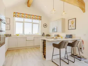 Cottage with garden - Image 2