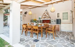 Charming flat with private pool, barbecue & terrace | Garden view | Close to the beach - Image 2