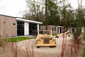 Child-friendly holiday park with terrace, garden & pool - Image 2