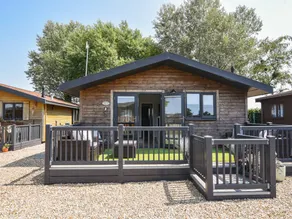 Family-friendly cottage with pool & garden | Beach view - Image 2