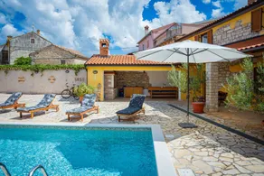Villa with private pool, garden & BBQ - Image 4