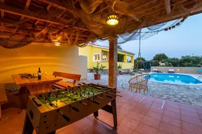 Villa with terrace, private pool & barbeque - Image 5
