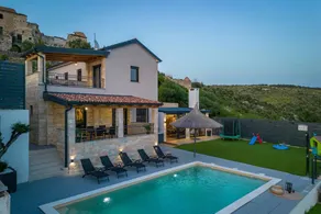 Family-oriented nice villa with barbecue | Sea view - Image 3