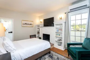 Elegant Historic Suite with Mountain Views in Luray, Virginia - Image 4