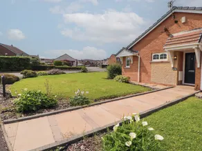 Cottage with garden & jacuzzi | Pets are welcome - Image 2