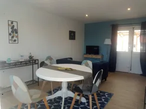 Holiday home with barbecue, garden & terrace - Image 2