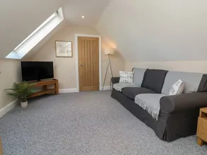 Charming cottage with garden & hot tub | Dogs allowed - Image 2
