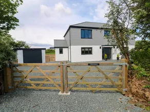 Children-friendly cottage with garden & jacuzzi | Beach view | Dogs allowed - Image 2