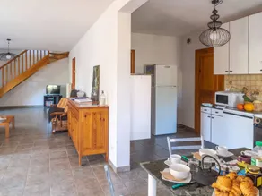 Holiday home with garden & terrace - Image 4