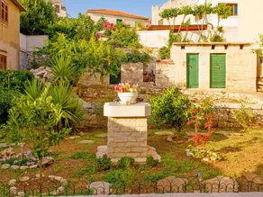 Villa con jardín, piscina y terraza - Image 3