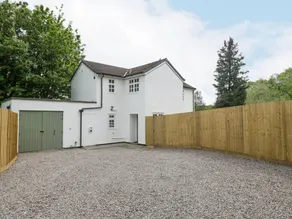 Cottage with garden - Image 2