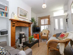 Cottage with terrace & garden - Image 5