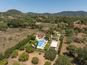 Agréable cottage entièrement équipé avec terrasse, jardin et piscine privée | Vue montagne - Image 2