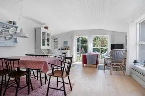 Merveilleuse maison avec barbecue, terrasse et jardin - Image 5