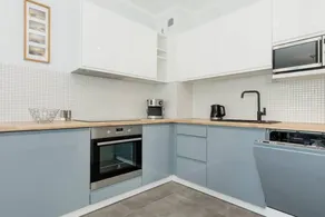 Apartment with terrace - Image 4