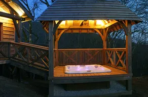 Gîte adapté aux familles avec jacuzzi, terrasse et barbecue | Vue piscine | Avec animaux acceptés - Image 5