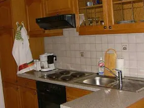 Apartment with garden - Image 5