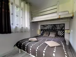 Bed and Breakfast 'Chambres D'hôtes - Les Baumes' with Shared Pool, Wi-Fi and Air Conditioning - Image 3