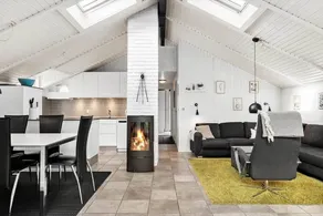 Holiday home with garden, sauna & jacuzzi - Image 5