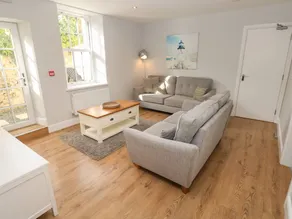 Cottage with garden - Image 4