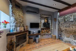 Fully equipped flat with private pool & jacuzzi | Mountain view | Perfect for remote work - Image 4