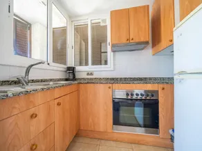 Holiday apartment with garden & pool - Image 3