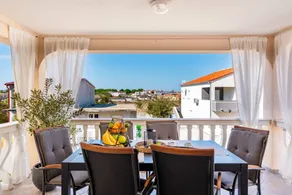 Holiday apartment with barbeque, garden & terrace - Image 2